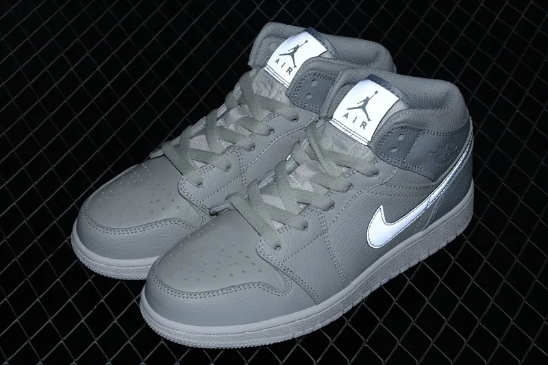 All categories Air Jordan Jordan series basketball shoes Air Jordan 1 Mid Air Jordan 1 Mid AJ1 new fog gray Joe 1 China gray silver 554725-053